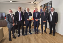 الوزير رياض مزور يستقل جمعية Maison Europe Afrique بحضور أمين خيري عضو غرفة التجارة والصناعة والخدمات لجهة الشرق.缩略图