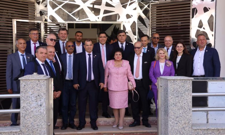 بدعوة من رئاسة الجمعية المغربية لرؤساء مجالس العمالات والأقاليم : جمعية A.CO.R الرومانية تشارك المائدة المستديرة حول برامج تنمية المجالس الترابية بجهة الداخلة وادي الذهب.缩略图 بدعوة من رئاسة الجمعية المغربية لرؤساء مجالس العمالات والأقاليم : جمعية A.CO.R الرومانية تشارك المائدة المستديرة حول برامج تنمية المجالس الترابية بجهة الداخلة وادي الذهب.缩略图