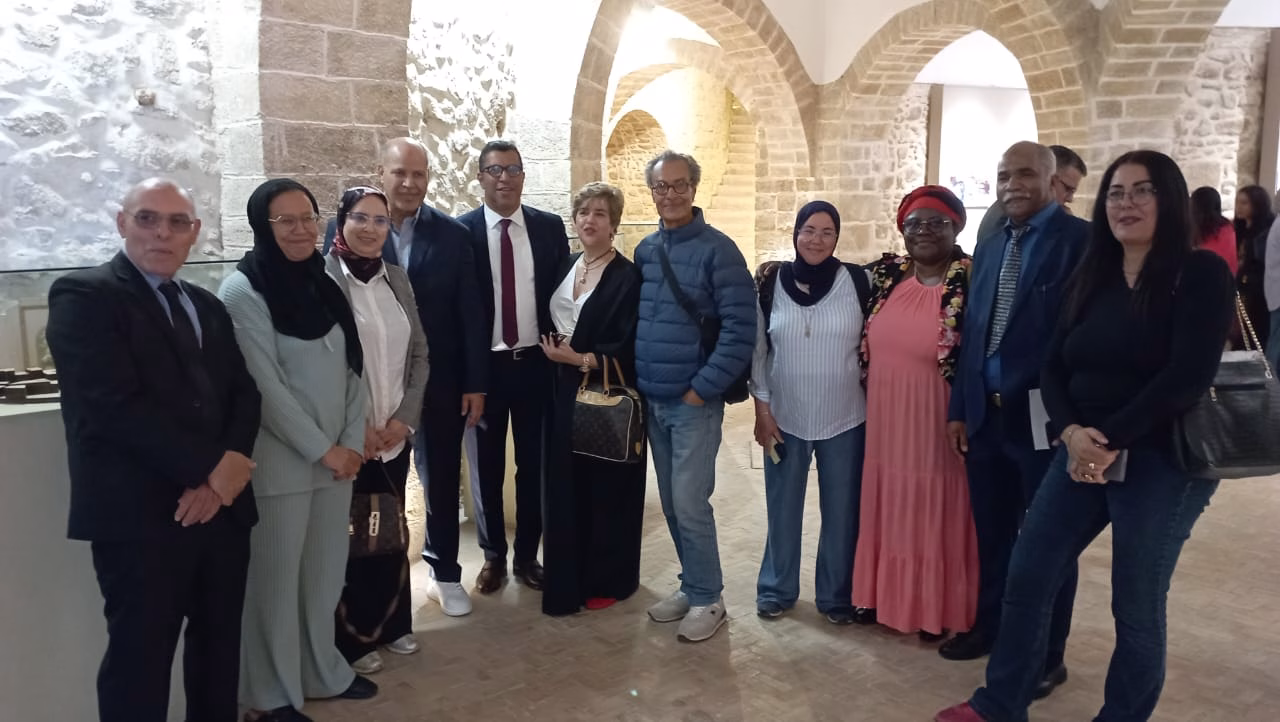 تحت ظلال الأسوار: المعرض الوطني الثالث للنزعة الخطوطية يتألق في قلب الصويرة缩略图