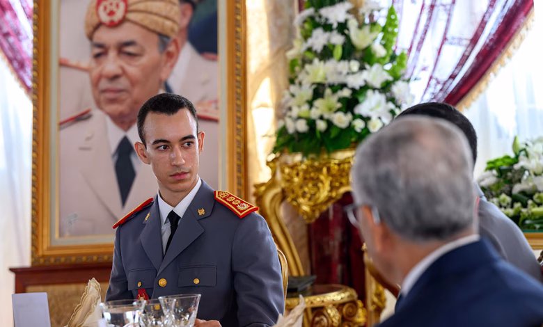 صاحب السمو الملكي ولي العهد الأمير مولاي الحسن يترأس مأدبة غداء بمناسبة الذكرى الـ69 لتأسيس القوات المسلحة الملكية缩略图 صاحب السمو الملكي ولي العهد الأمير مولاي الحسن يترأس مأدبة غداء بمناسبة الذكرى الـ69 لتأسيس القوات المسلحة الملكية缩略图