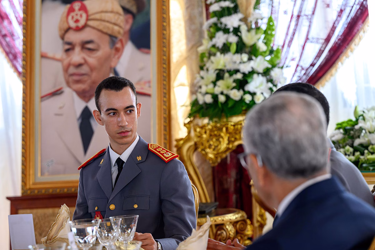 صاحب السمو الملكي ولي العهد الأمير مولاي الحسن يترأس مأدبة غداء بمناسبة الذكرى الـ69 لتأسيس القوات المسلحة الملكية缩略图