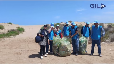GIL24-TV شباب يطالبون مصطافين الشواطئ بتنظيف أمكنتهم وجمع نفياتهم في اكياس بلاستيكية缩略图
