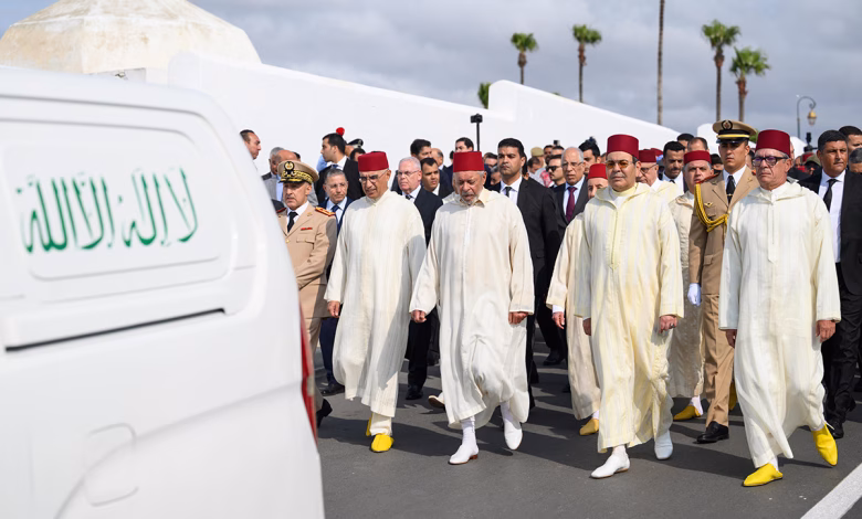 تشييع جثمان الراحل عبد الحق المريني بمقبرة الشهداء بالرباط بحضور الأمير مولاي رشيد缩略图 تشييع جثمان الراحل عبد الحق المريني بمقبرة الشهداء بالرباط بحضور الأمير مولاي رشيد缩略图