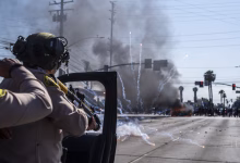 لوس أنجلوس تحت الضغط: احتجاجات عارمة ضد عمليات الترحيل وتصعيد أمني غير مسبوق缩略图