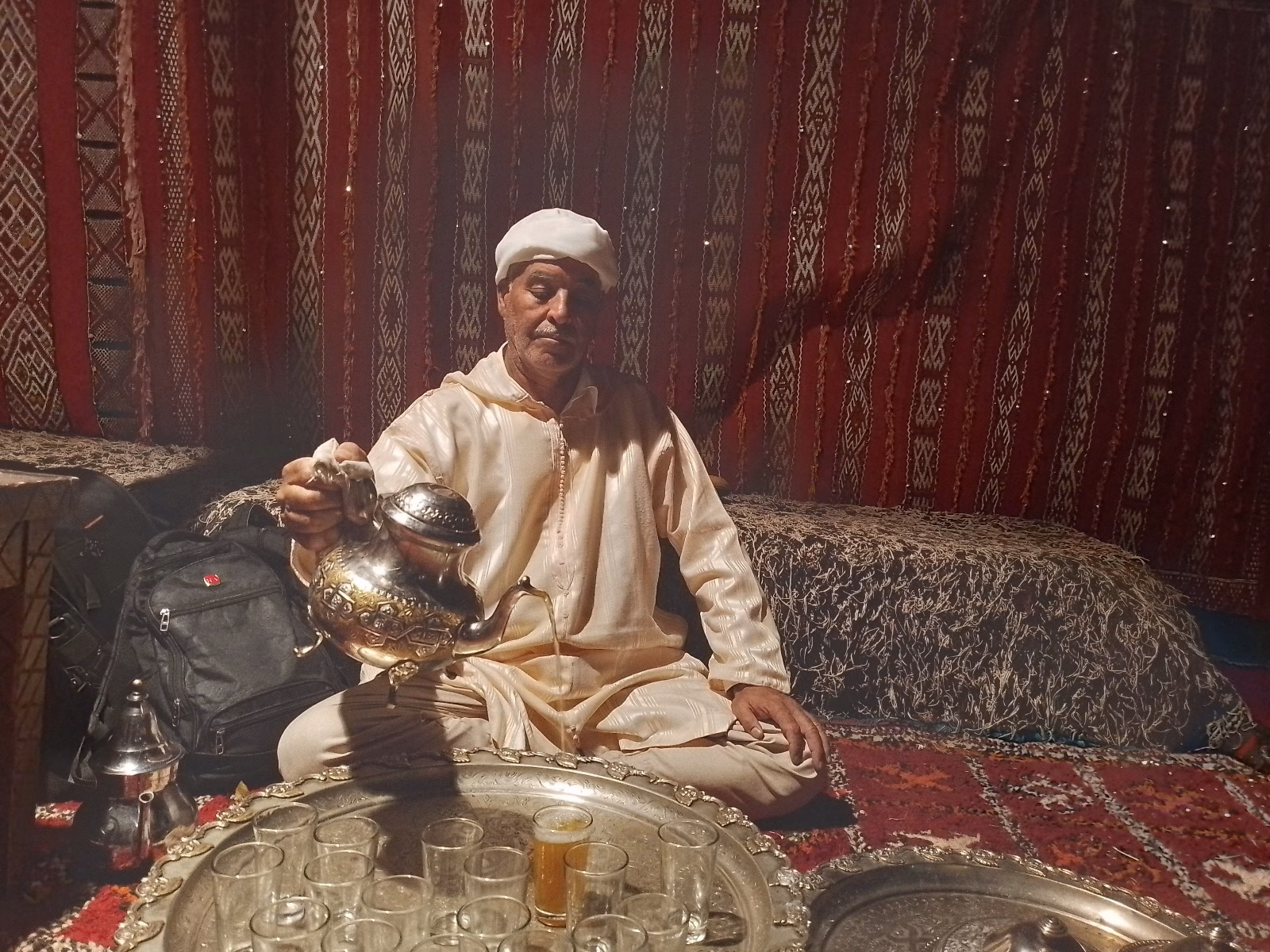 الحاج حدو : الشاي المغربي… رمز الضيافة والتقاليد في الاحتفالات الشعبية缩略图