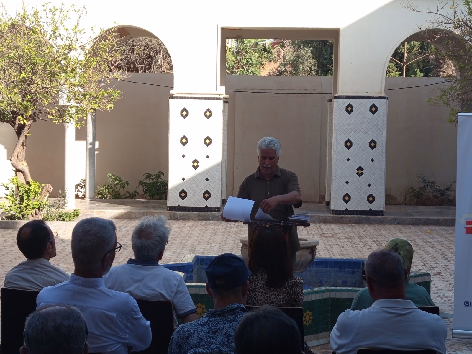 التحولات الشعرية لسامح درويش: رحلة القلق الجمالي缩略图