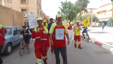 عمال النظافة ببني درار: أربعة أشهر من التضحية بلا أجر والسكين يصل العظم缩略图 عمال النظافة ببني درار: أربعة أشهر من التضحية بلا أجر والسكين يصل العظم缩略图