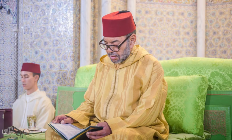الرباط: أمير المؤمنين يترأس حفلًا دينيًا بمسجد حسان إحياءً لذكرى المولد النبوي الشريف缩略图 الرباط: أمير المؤمنين يترأس حفلًا دينيًا بمسجد حسان إحياءً لذكرى المولد النبوي الشريف缩略图