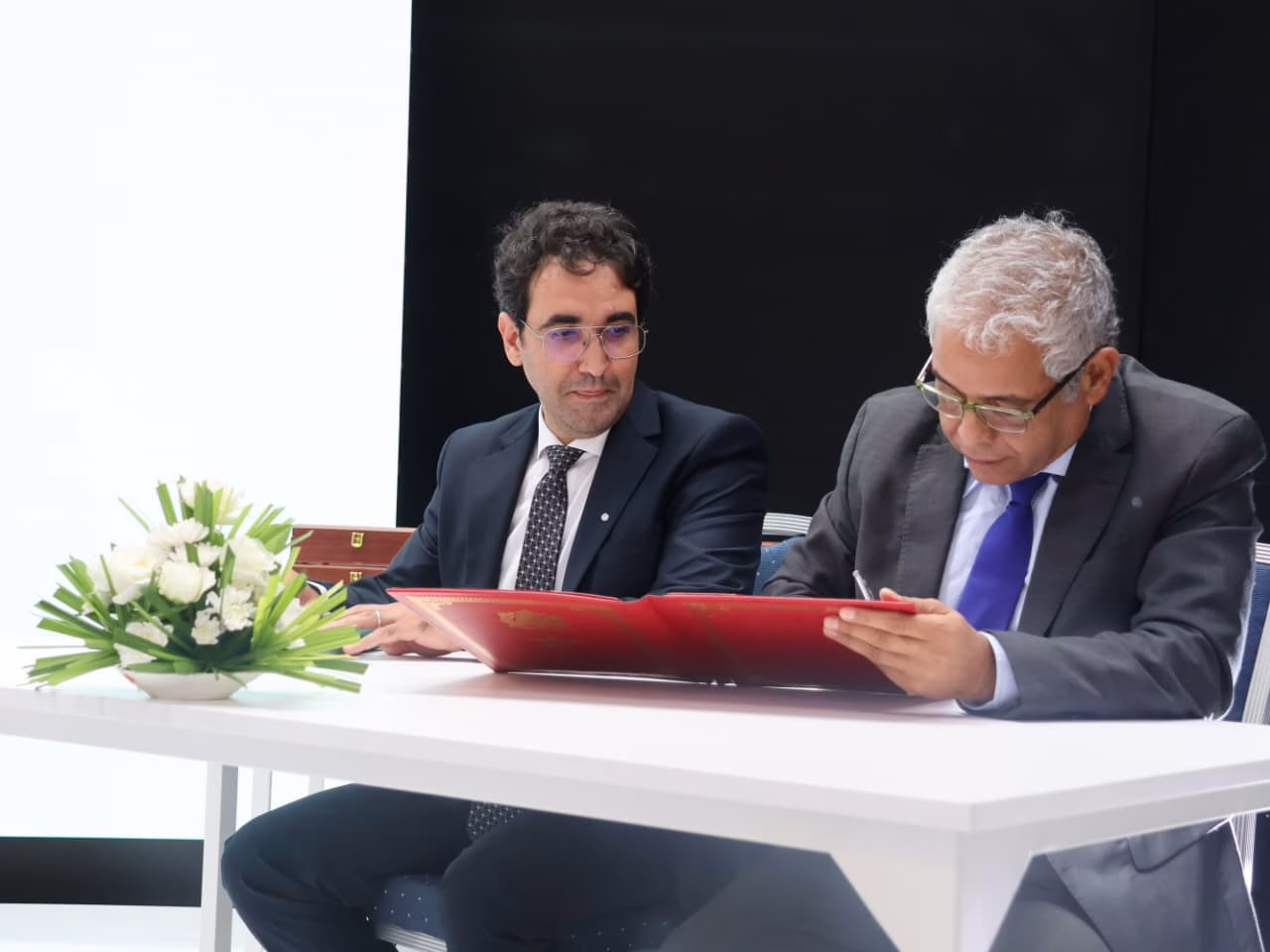 وجدة: جامعة محمد الأول توقّع اتفاقية شراكة استراتيجية مع “هيرشمان أوتوموتيف” لتعزيز التكوين والابتكار في قطاع السيارات