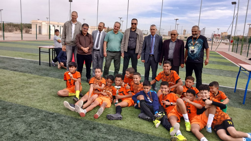 انتصار أسطوري لـ”عمر بن الخطاب”: 5-1 في النهائي.. تلاميذ جرسيف يحتفلون ببطل جديد!插图