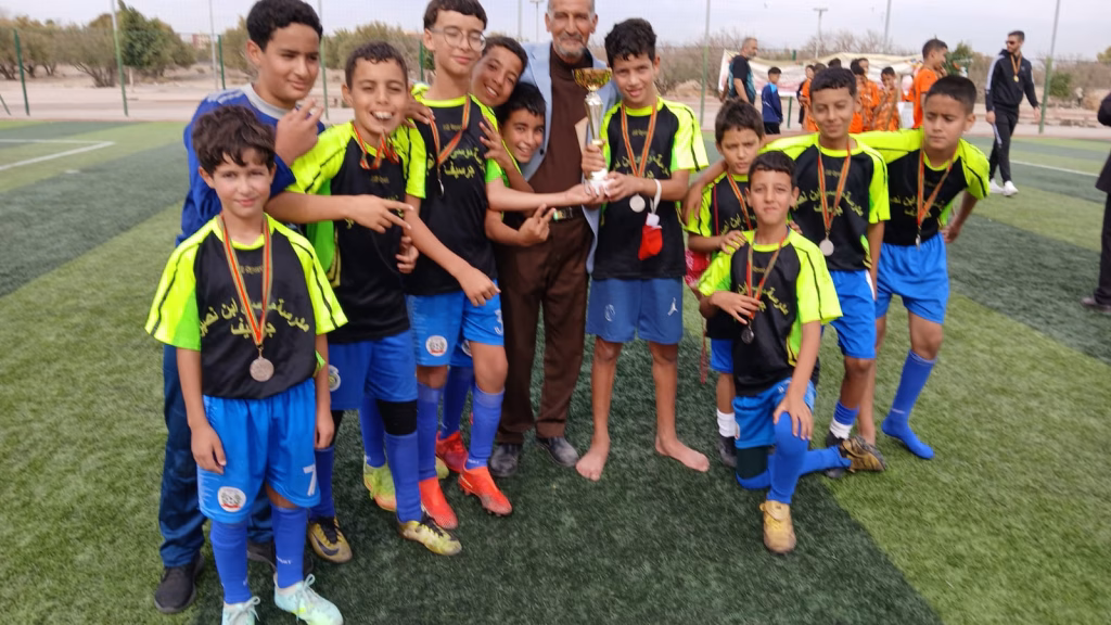 انتصار أسطوري لـ”عمر بن الخطاب”: 5-1 في النهائي.. تلاميذ جرسيف يحتفلون ببطل جديد!插图2