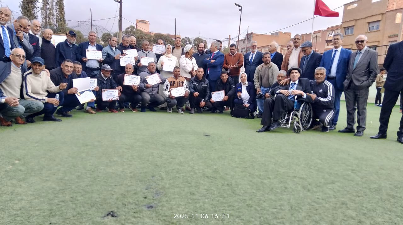 الوفاء بالقسم في وجدة: متقاعدو الشرطة يحتفلون بالذكرى الـ 50 للمسيرة الخضراء ويكرمون “جنود الخفاء”缩略图