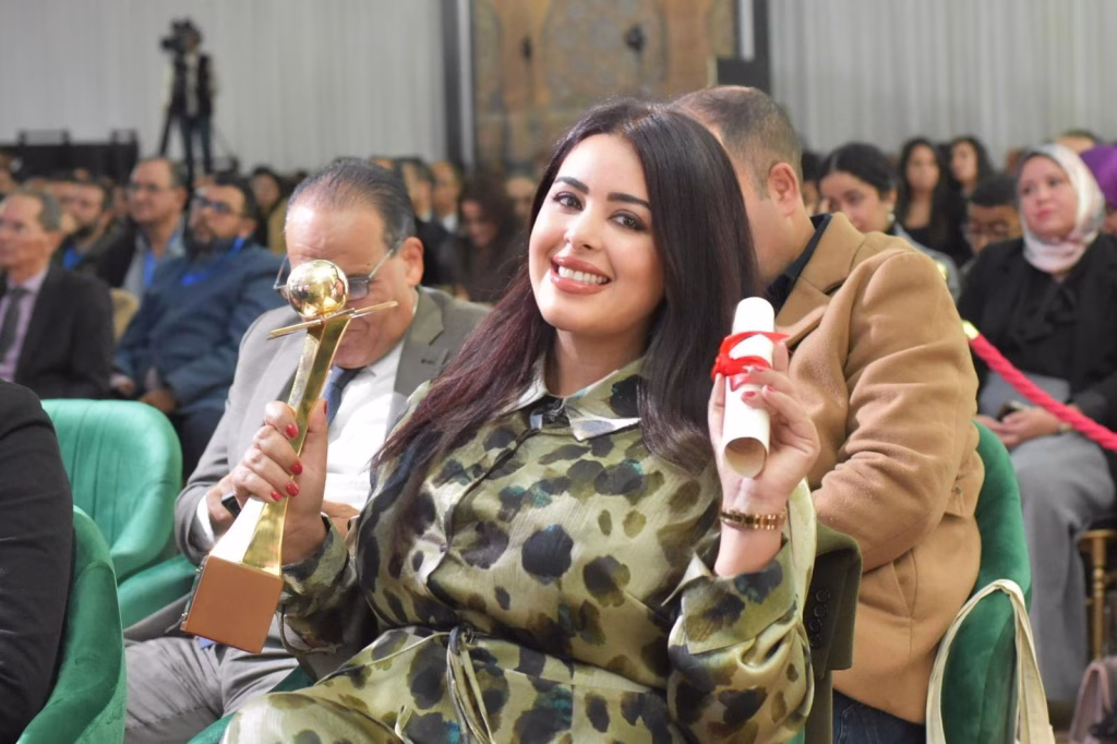 الصحافية نبيلة كوميمي تتوَّج بالجائزة الكبرى للصحافة الوطنية في صنف الإذاعة插图