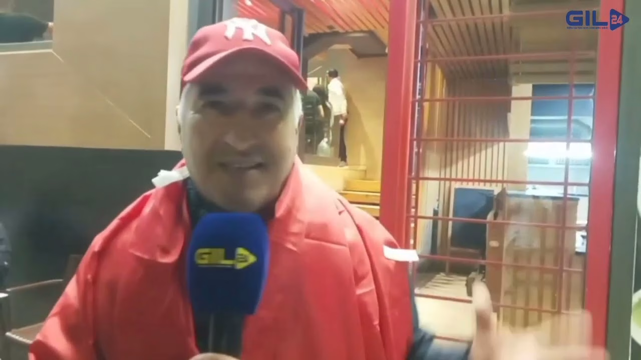 GIL24-TV وجدة .. مواطن مغربي يشارك فرحته بتتويج المنتخب المغربي الشبان بكأس العالم缩略图