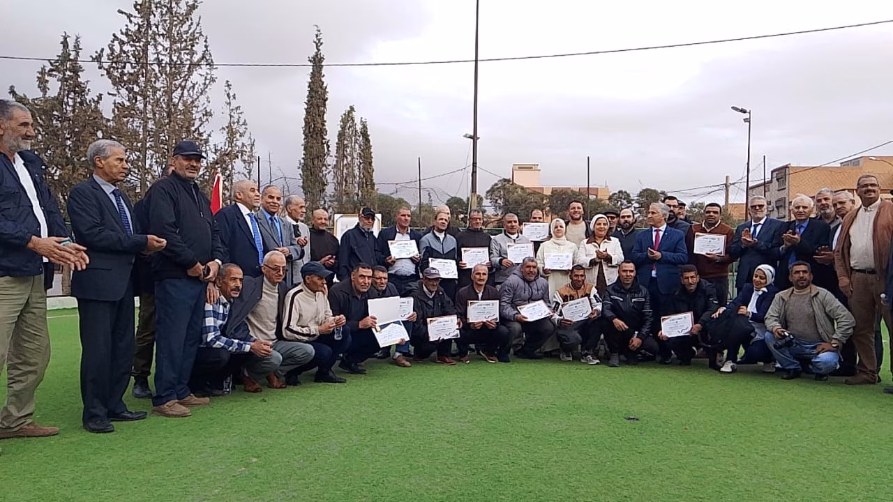 GIL24-TV احتفال الجهة الشرقية بالذكرى 50 للمسيرة الخضراء: متقاعدو الشرطة يكرمون “جنود الخفاء” ويجددون العهد缩略图