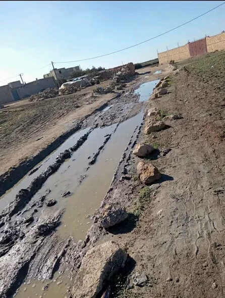 معاناة يومية لسكان دوار لكطابة بالحكاكشة: غياب الصرف الصحي وطريق يغرق في الوحل插图