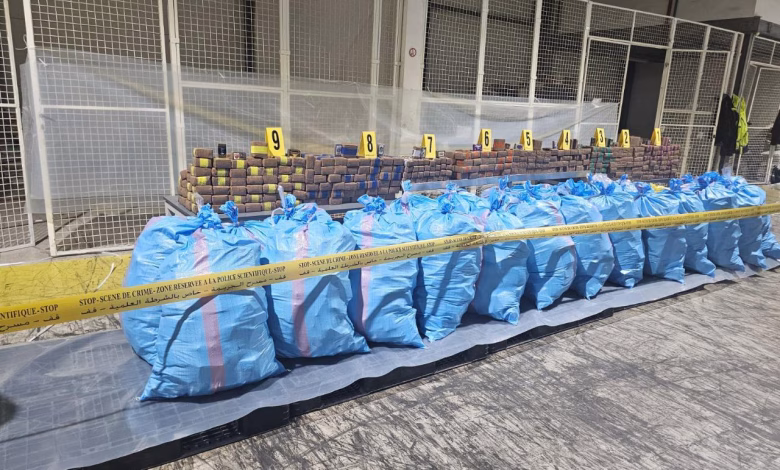 المديرية العامة للأمن الوطني تحبط محاولة تهريب ثمانية أطنان و196 كيلوغرامًا من الشيرا بميناء طنجة المتوسط缩略图