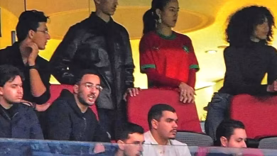 حضور سامٍ للعائلة الملكية يضيء ملعب مولاي عبد الله في ليلة تأهل فيها المنتخب الوطني المغربي.缩略图