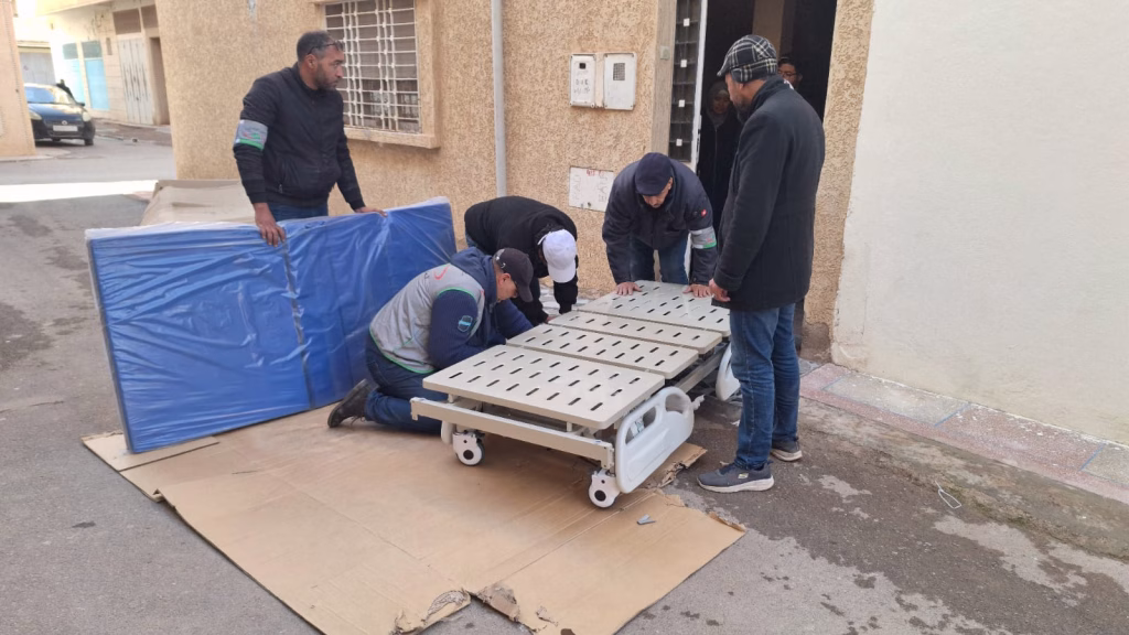 التعاون الوطني في لمسة تضامن بوجدة: توزيع أسرّة طبية كهربائية على أشخاص في وضعية إعاقة插图5