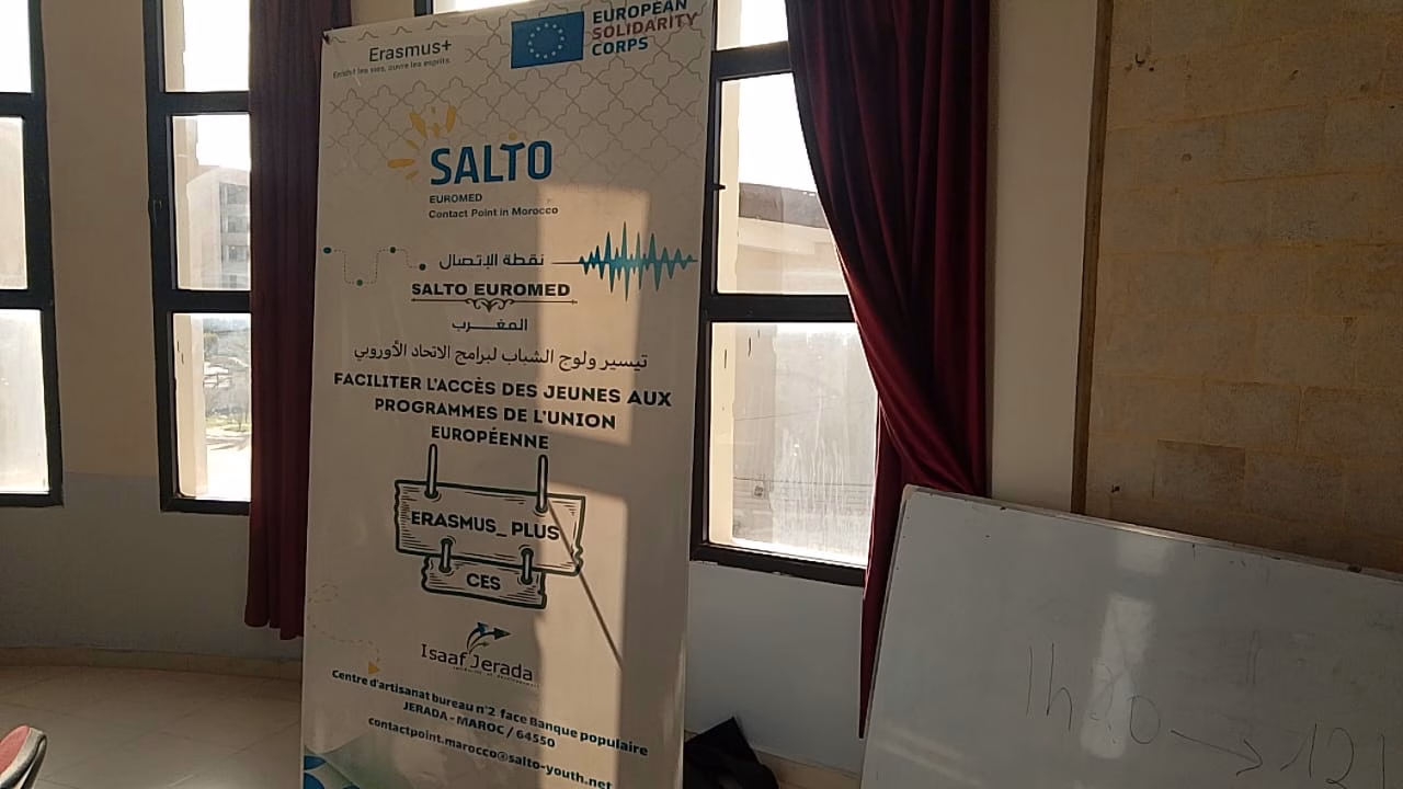 وجدة تحتضن لقاءً تواصلياً لتعزيز مشاركة جمعيات وشباب جهة الشرق في برامج “إيراسموس بليس” والهيئة الأوروبية للتضامن