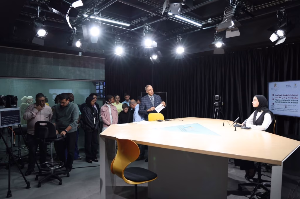 الرباط .. تنظيم ورشة في الإعلام ومعرض حول تاريخ الصحافة المغربية لفائدة الأطفال المشاركين في الدورة الـ6 لمحاكاة القمة الدولية للطفولة من أجل القدس插图4