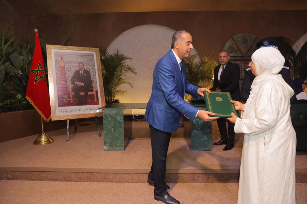 المدير العام للأمن الوطني ولمراقبة التراب الوطني عبد اللطيف حموشي يشرف على تسليم شقق سكنية لأرامل شهداء الواجب في مبادرة إنسانية بالرباط插图1