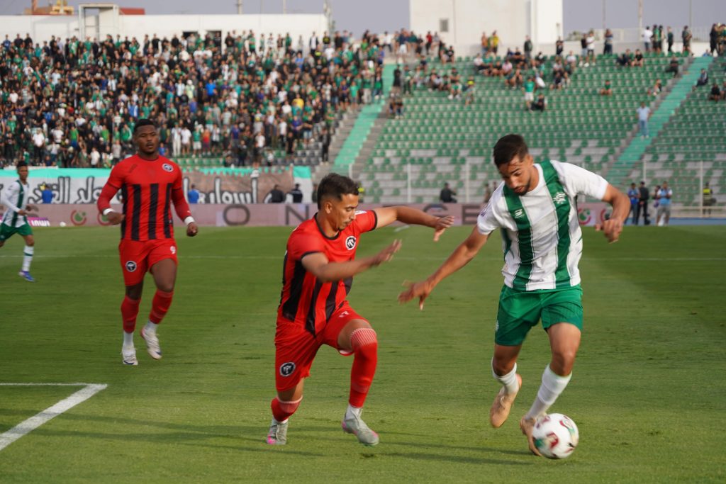 المولودية الوجدية تُقلب الطاولة على جارها وتفوز 2-1 في ديربي الشرق الكلاسيكي插图1