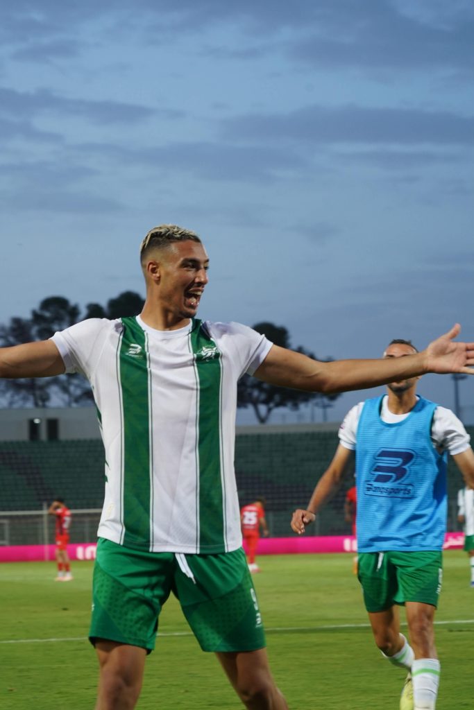 المولودية الوجدية تُقلب الطاولة على جارها وتفوز 2-1 في ديربي الشرق الكلاسيكي插图3