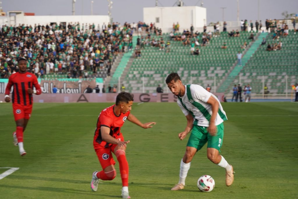 المولودية الوجدية تُقلب الطاولة على جارها وتفوز 2-1 في ديربي الشرق الكلاسيكي插图