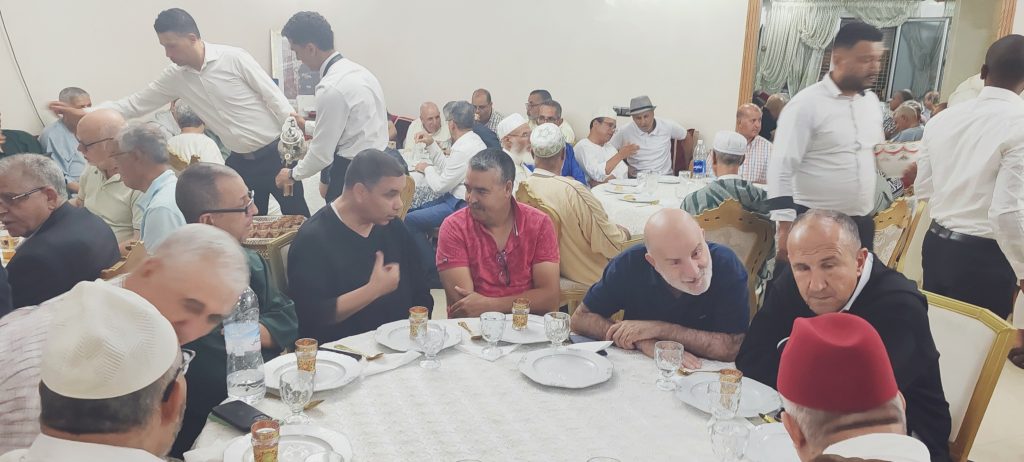 منزل عمدة وجدة.. تحول الى قبلة للنخب والمواطنين والمناسبة رجوعه من حج ميمون插图4