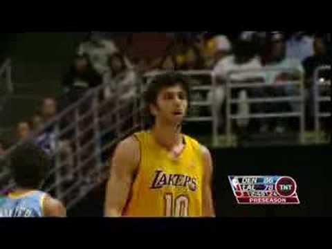 Andrew Bynum Cusses @ Sasha Vujacic.