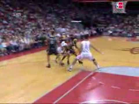 Jamaal Tinsley Dribbles Through Yao’s Legs