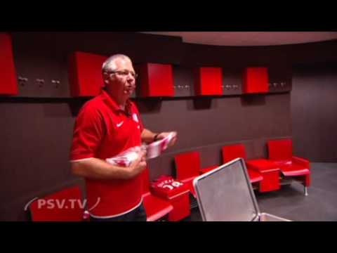 Rondleiding door de nieuwe kleedkamer van PSV