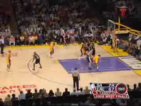 Kobe Bryant Goes for 27 in Comeback