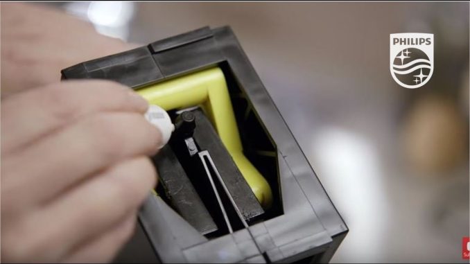 How to grease the brewing group of super-automatic coffee machine | Philips | HD8966