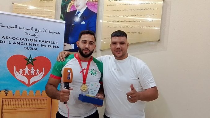 يوسف شوقي لاعب المولودية الوجدية للريكبي، يحيي الساهرين على حفل التكريم
