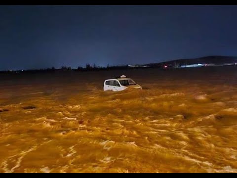 السيول تغرق سيارات على مستوى مطار وجدة انجاد