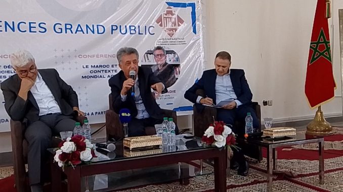 الأستاد صلاح الوديع يحاضر بوجدة حول الذكاء الاصطناعي والمغرب في عالم اليوم بالمدرسة الوطنية للتجارة
