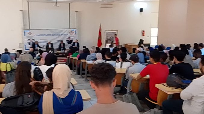 لحظات من النقاش خلال ندوة